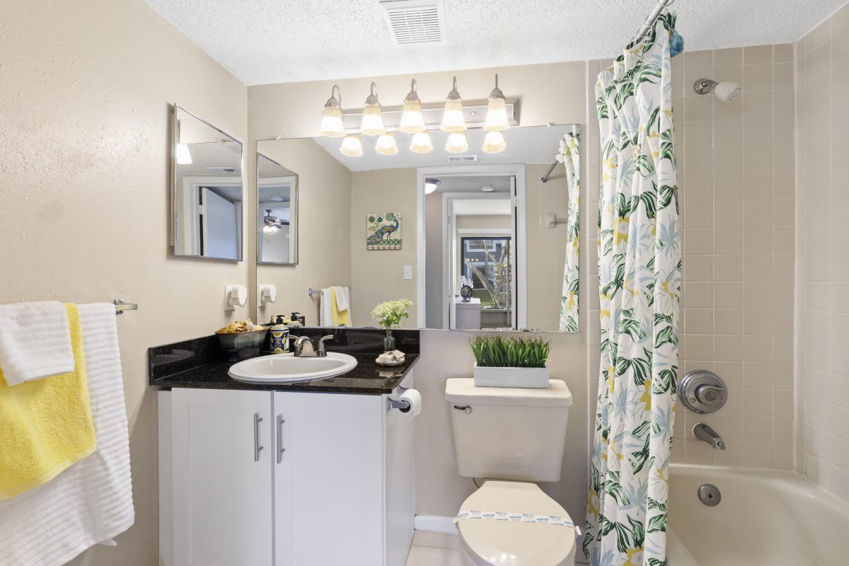 Bathroom after Virtual staging 